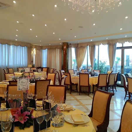 מלון Alameda Palace