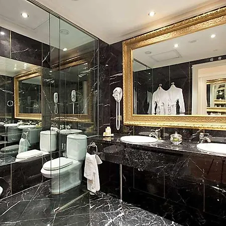 מלון Alameda Palace 5*