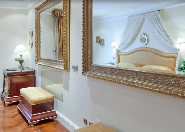 מלון Alameda Palace 5*